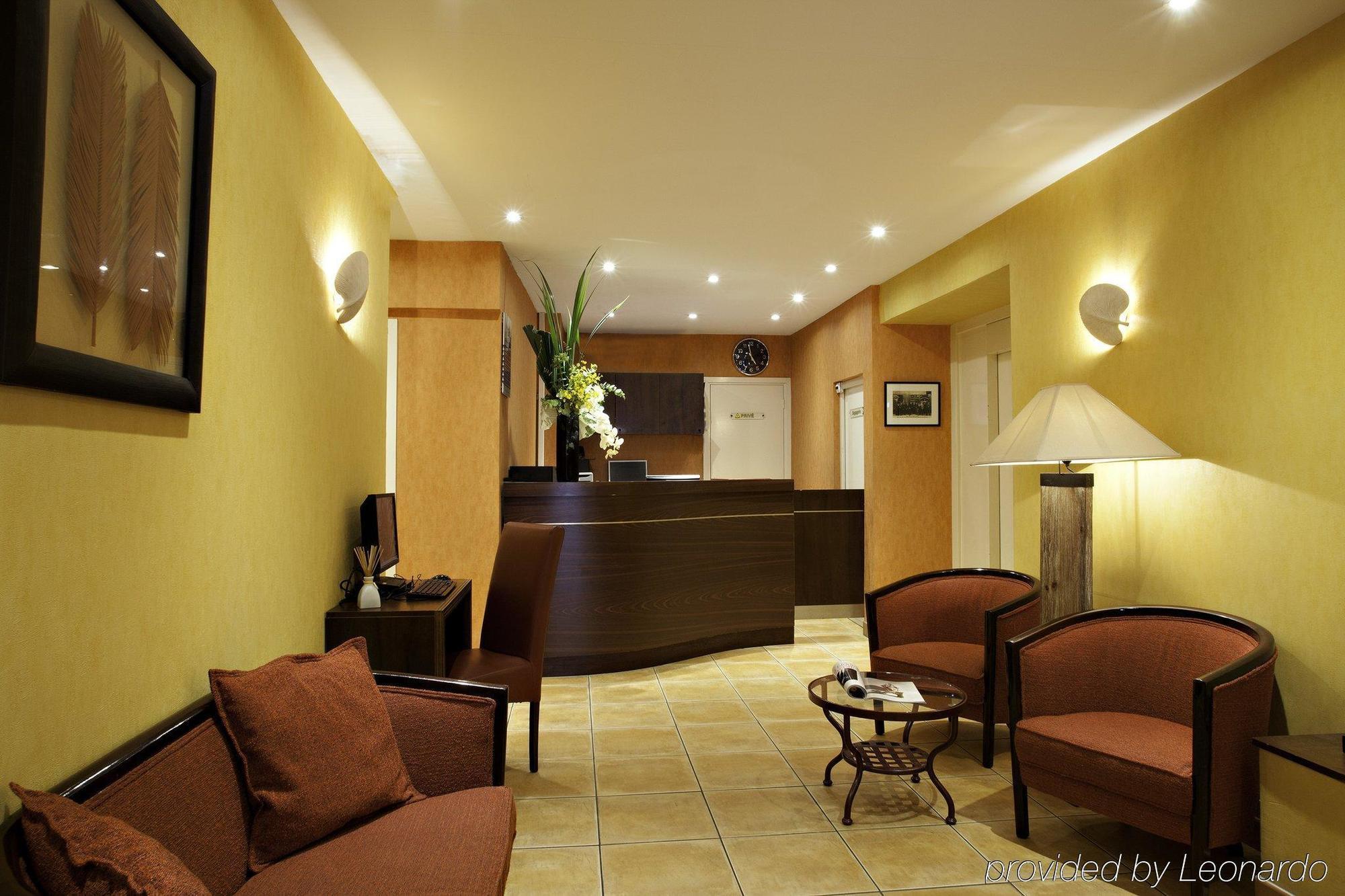 Отель Ibis Styles Paris Eiffel Cambronne Интерьер фото